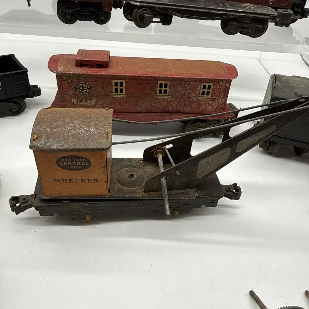 Lot Of Lionell/Marx Trains Plastic & Tin Mix & Various Size Train Wheels/Bumper